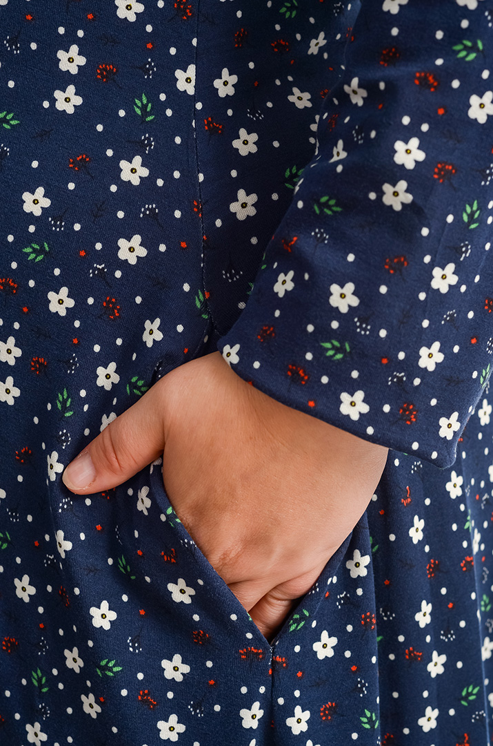 Платье мини трапеция с эффектным принтом больших размеров