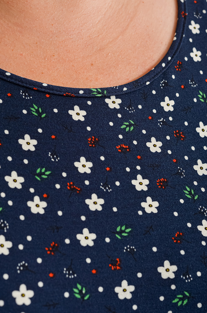 Платье мини трапеция с эффектным принтом больших размеров