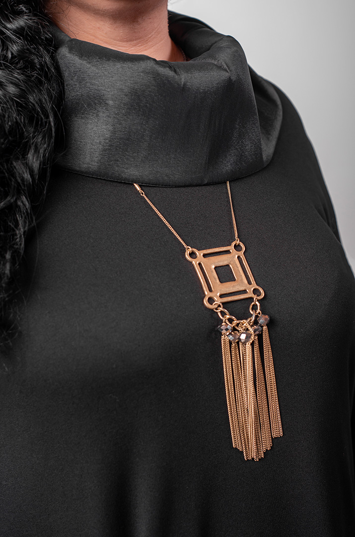 Сукня максі з контрастною спідницею та декоративною кишенею великих розмірів