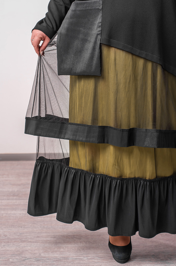 Сукня максі з контрастною спідницею та декоративною кишенею великих розмірів