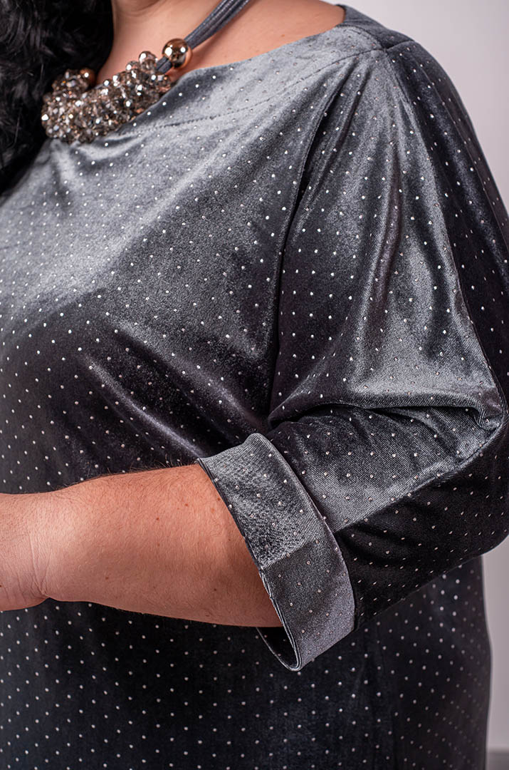 Велюрова міні-сукня футляр з дрібним напиленням великих розмірів