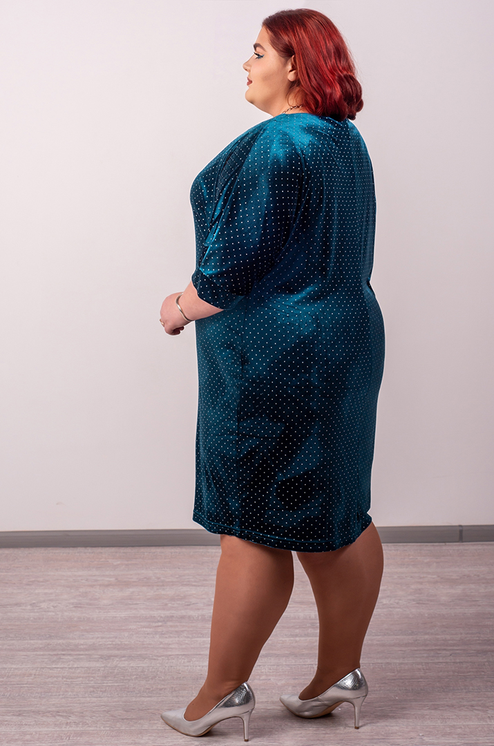 Велюрова міні-сукня футляр з дрібним напиленням великих розмірів