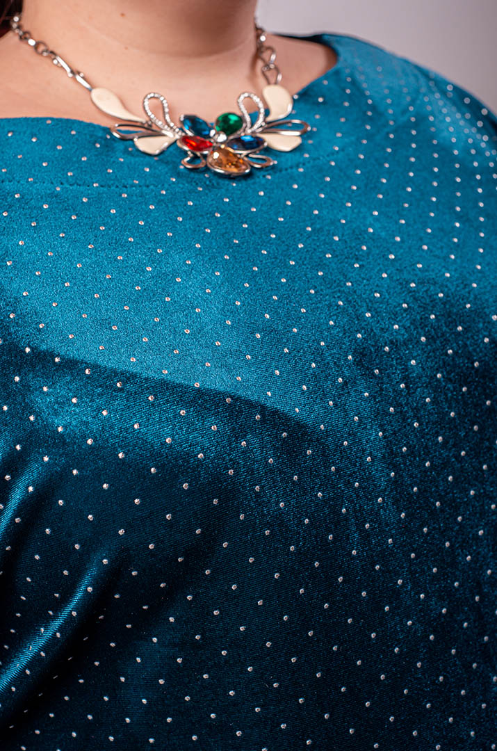 Велюрова міні-сукня футляр з дрібним напиленням великих розмірів