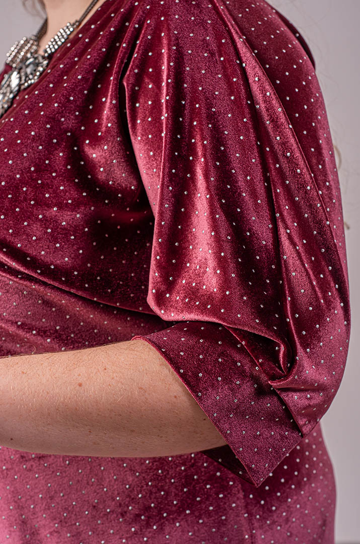 Велюрова міні-сукня футляр з дрібним напиленням великих розмірів