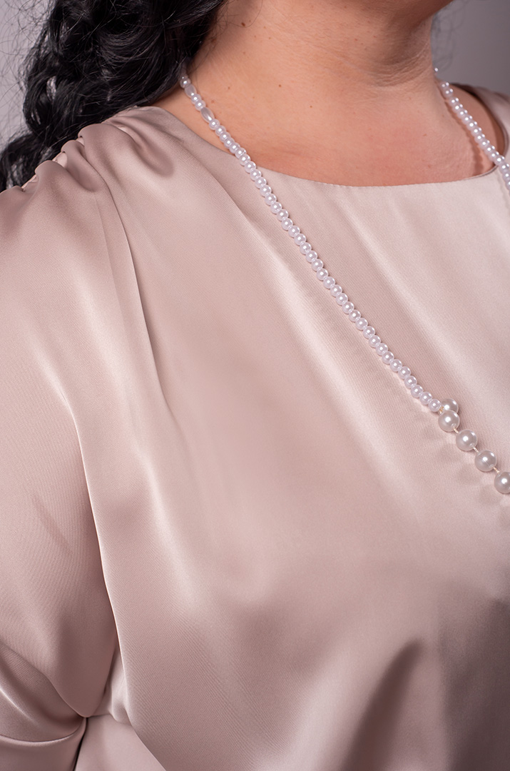 Сукня максі з елегантними складками та акцентним поясом великих розмірів