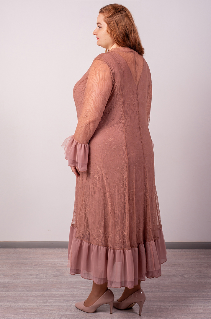 Сукня міді в пудровому відтінку з гіпюровою фактурою великих розмірів