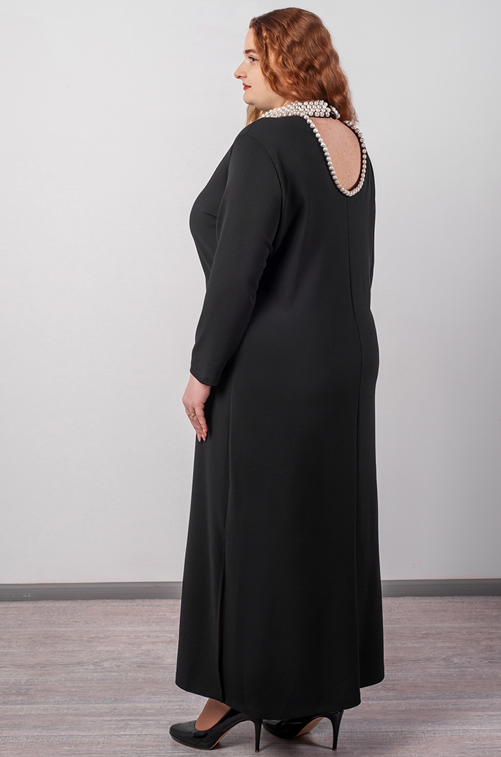 Сукня максі футляр в чорному кольорі з перлинним акцентом великих розмірів