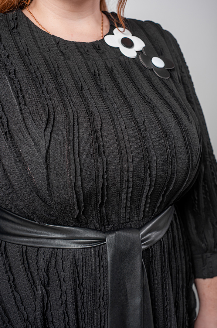 Сукня А-силует із поясом та квітковими прикрасами великих розмірів