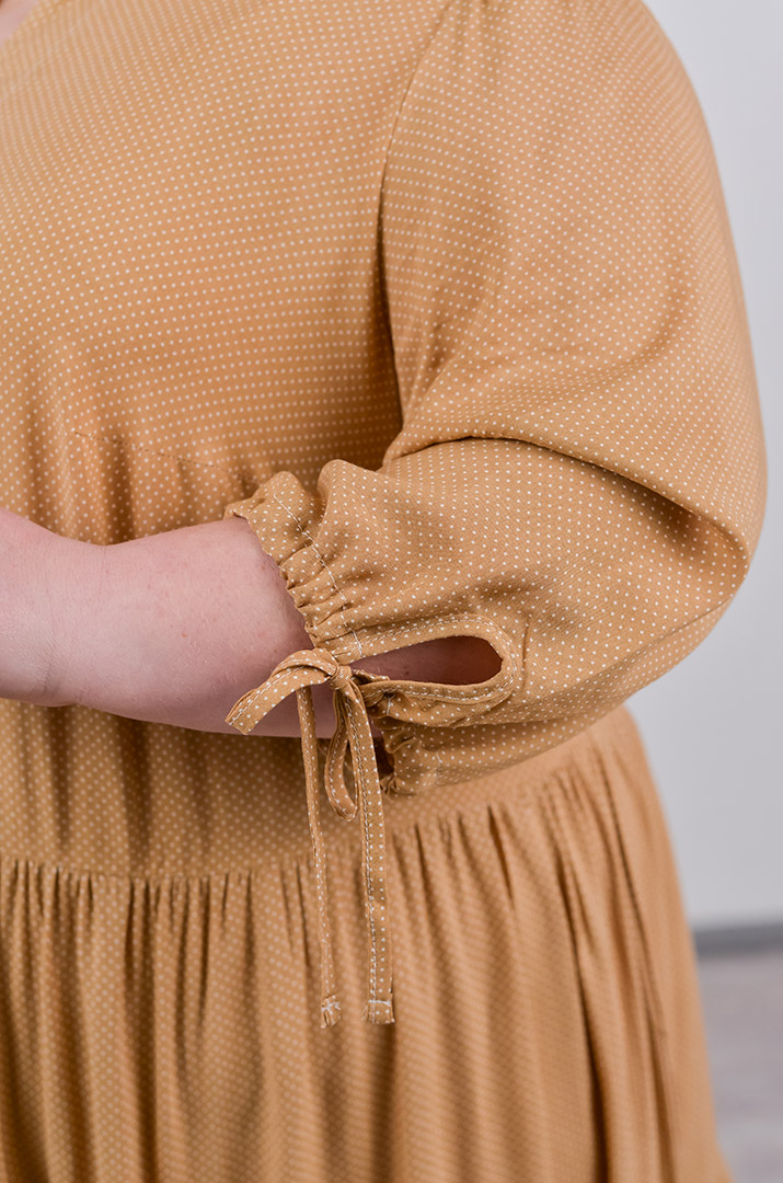 Сукня міні з делікатними воланами великих розмірів