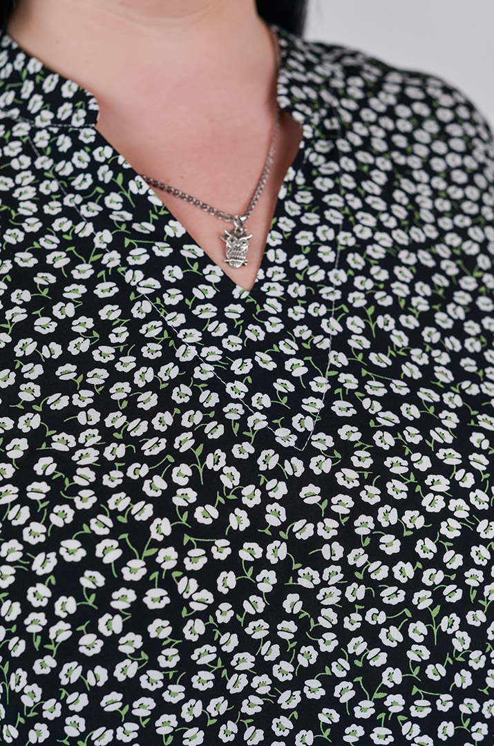 Сукня міні з делікатними воланами великих розмірів