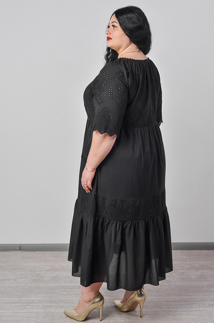 Сукня максі з ажурною вишивкою та фактурними рукавами великих розмірів