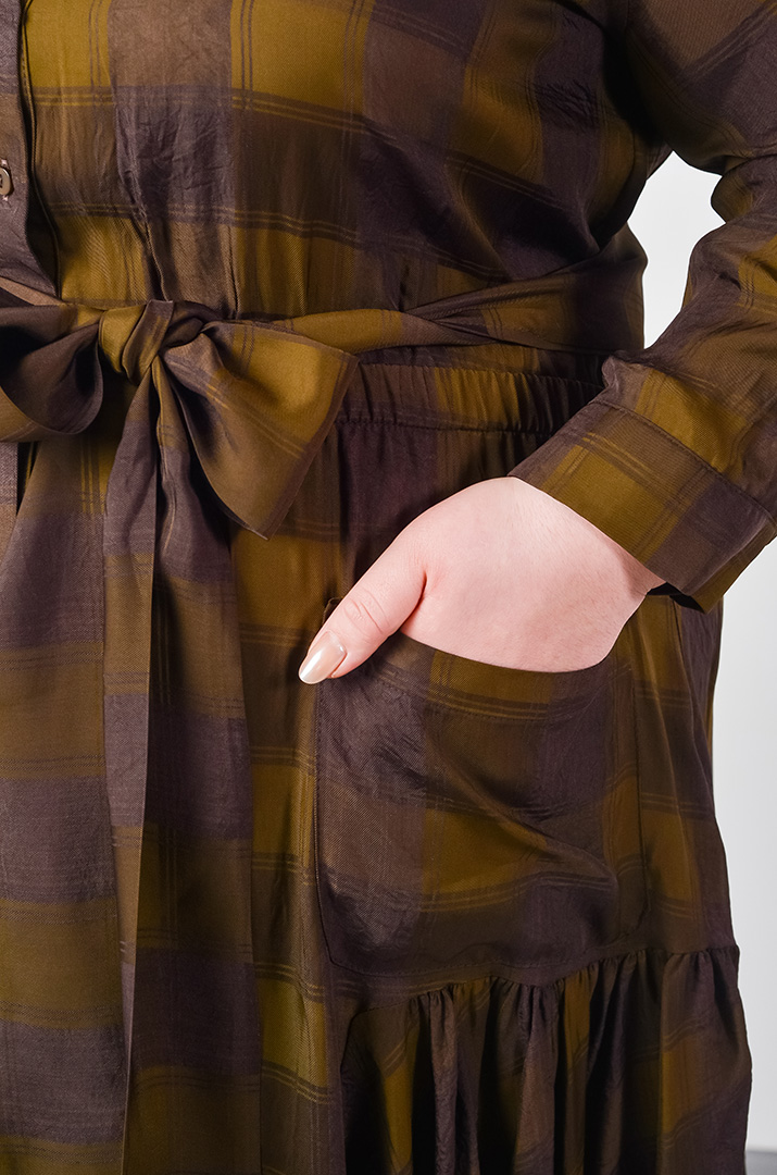 Сукня максі в клітинку з поясом великих розмірів