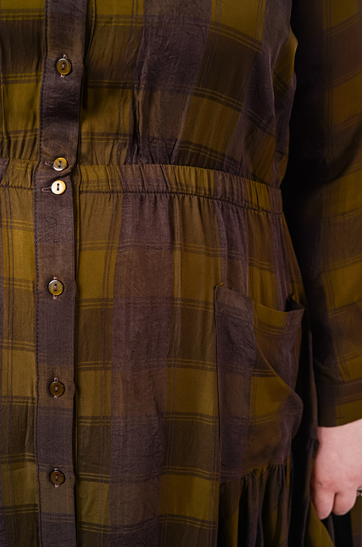 Сукня максі в клітинку з поясом великих розмірів