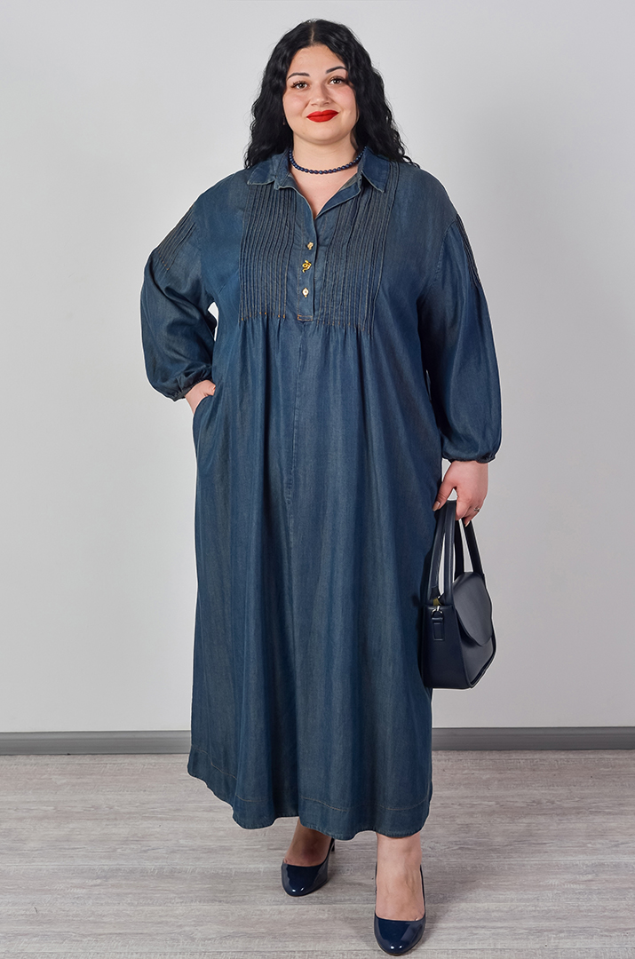 Сукня максі із фактурними складками та ґудзиками великих розмірів
