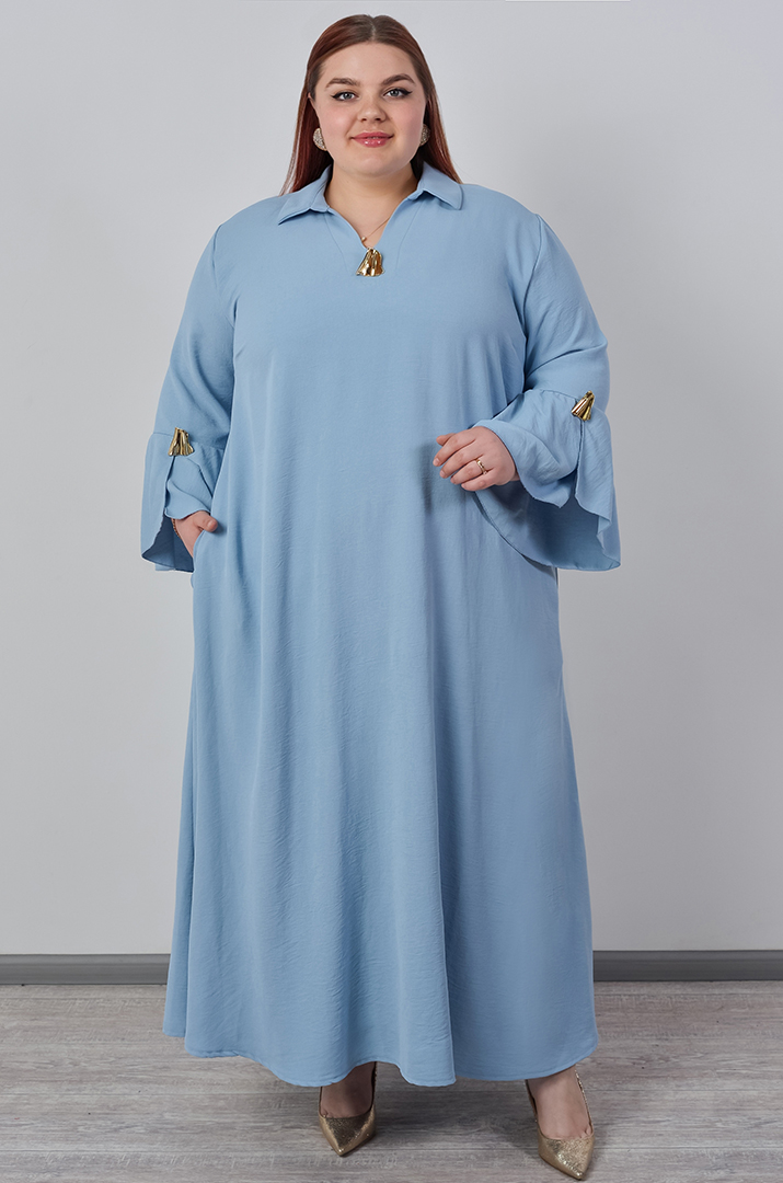 Платье макси с декоративными золотистыми акцентами больших размеров