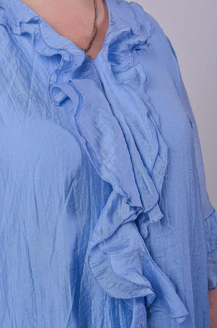 Сукня максі з фактурної тканини та з рюшами великих розмірів