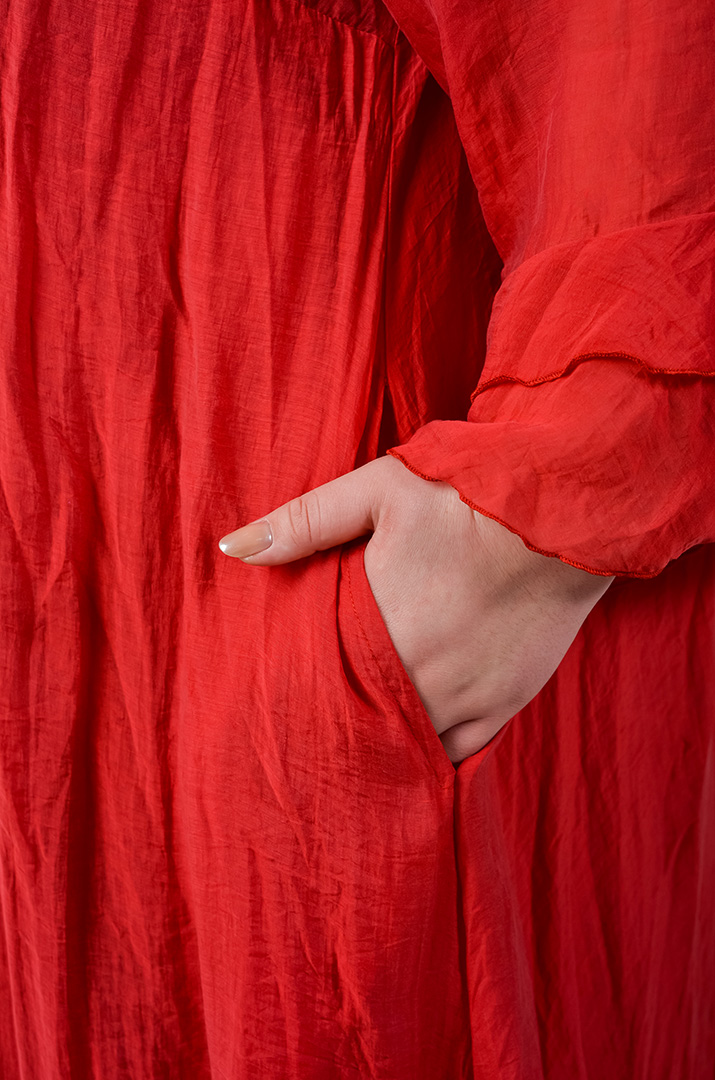 Сукня максі з фактурної тканини та з рюшами великих розмірів