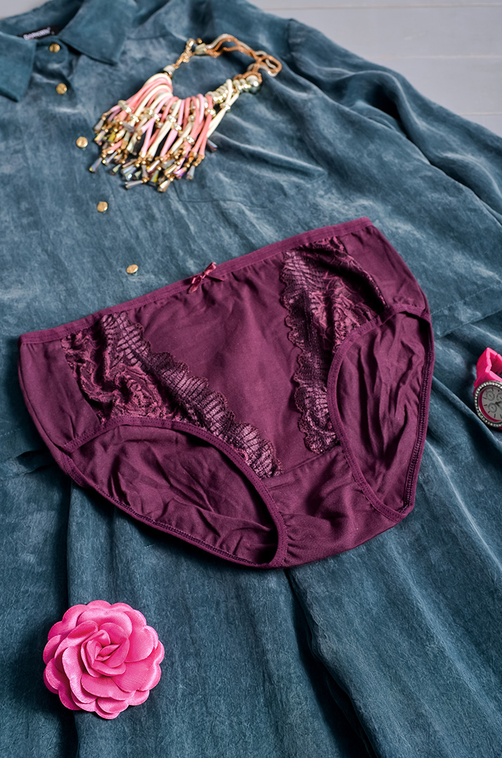 Труси з мереживом великого розміру