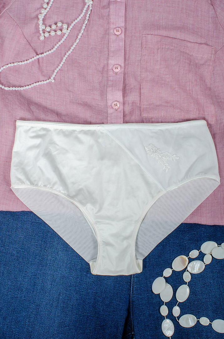 nizhni_trusy_z_dekorom_iz_merezhyva_44332_Pishna_Krasa Ніжні труси з декором із мережива