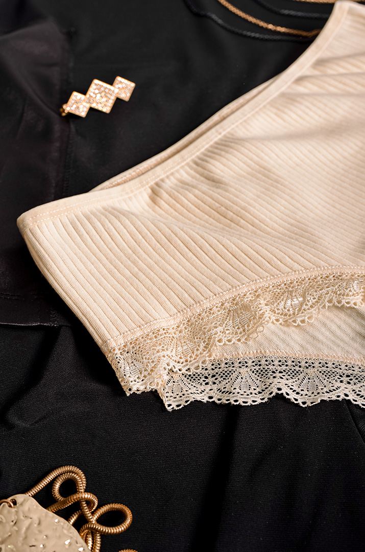 Труси в рубчик з мереживом великих розмірів