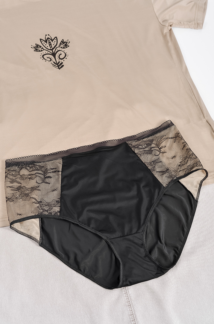 Труси чорного кольору з мереживом великих розмірів