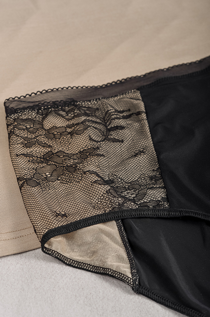 Труси чорного кольору з мереживом великих розмірів