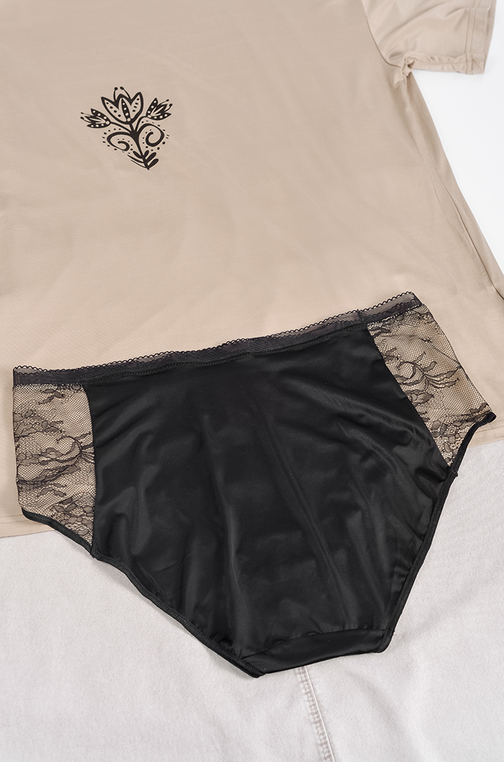 Труси чорного кольору з мереживом великих розмірів