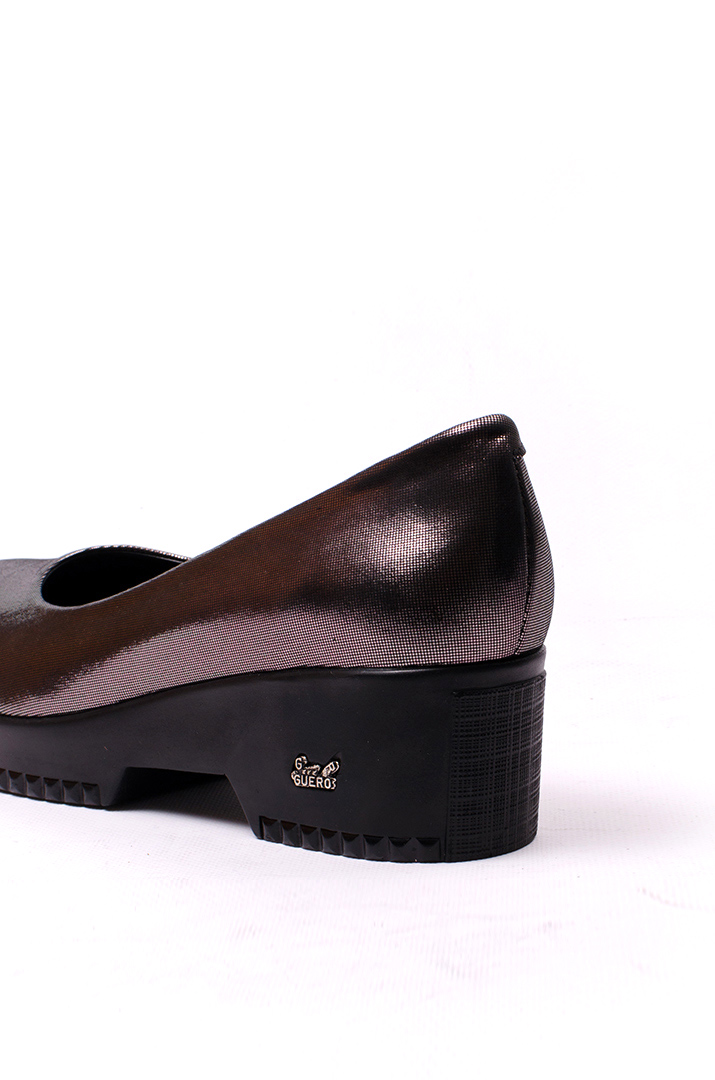 Шкіряні туфлі на танкетці великих розмірів