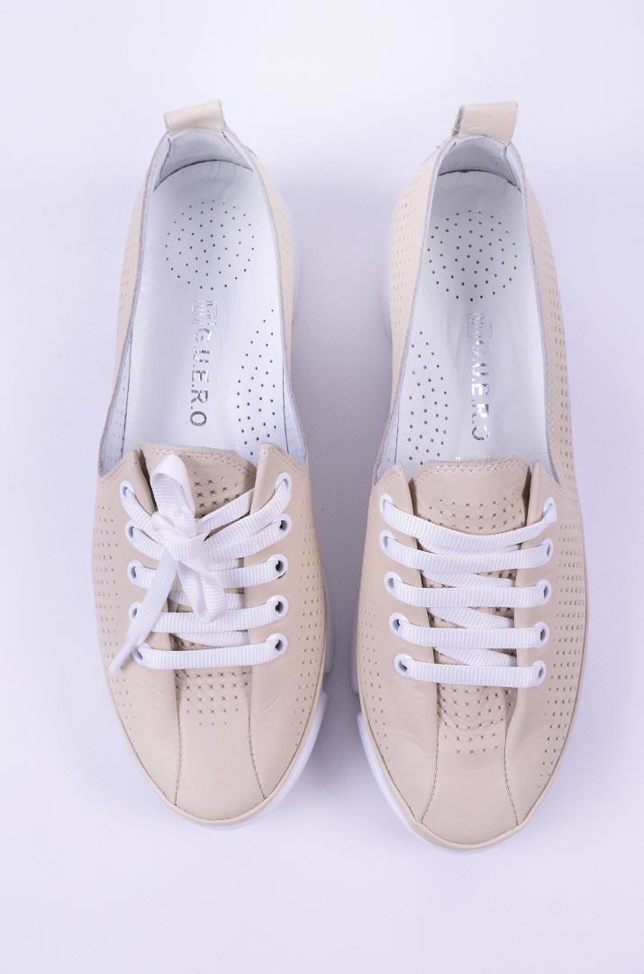 Туфлі закриті на середній танкетці великих розмірів