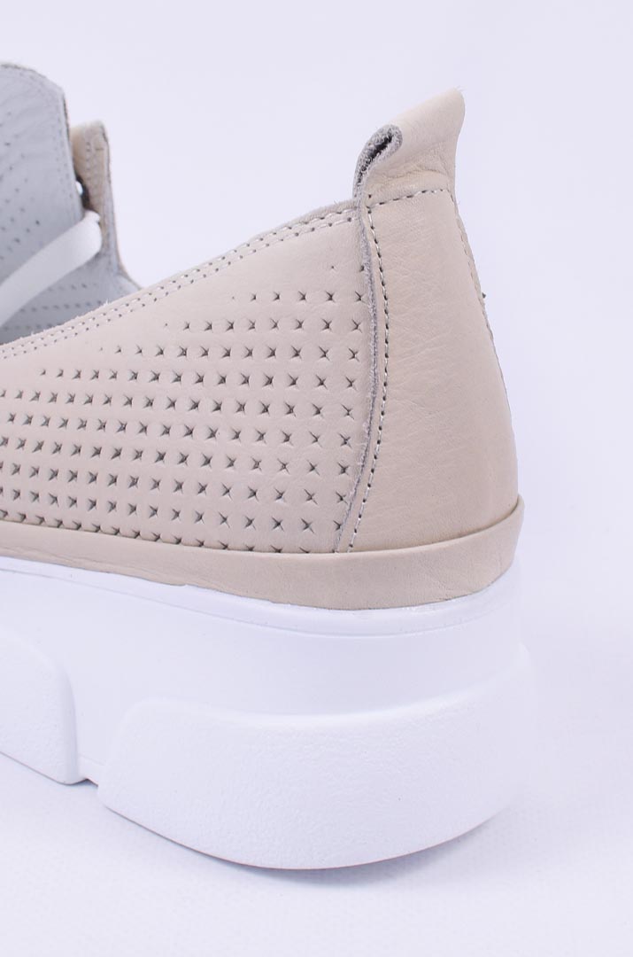 Туфлі закриті на середній танкетці великих розмірів