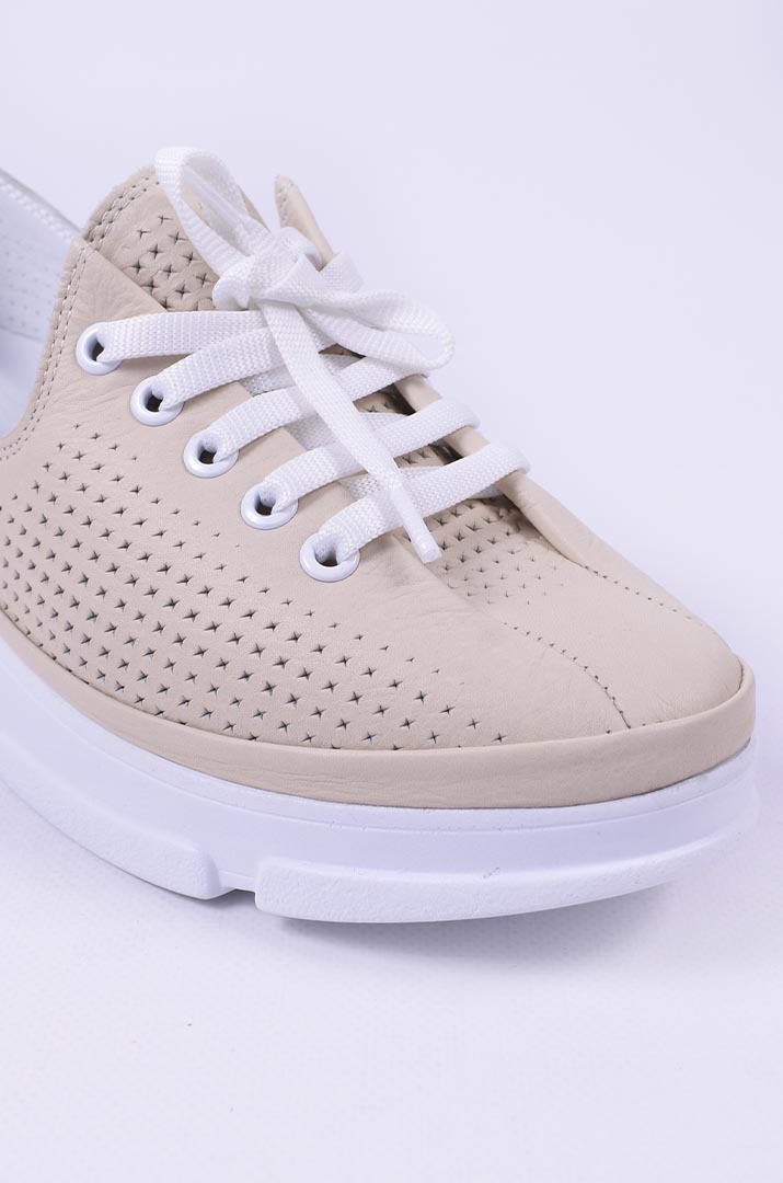 Туфлі закриті на середній танкетці великих розмірів