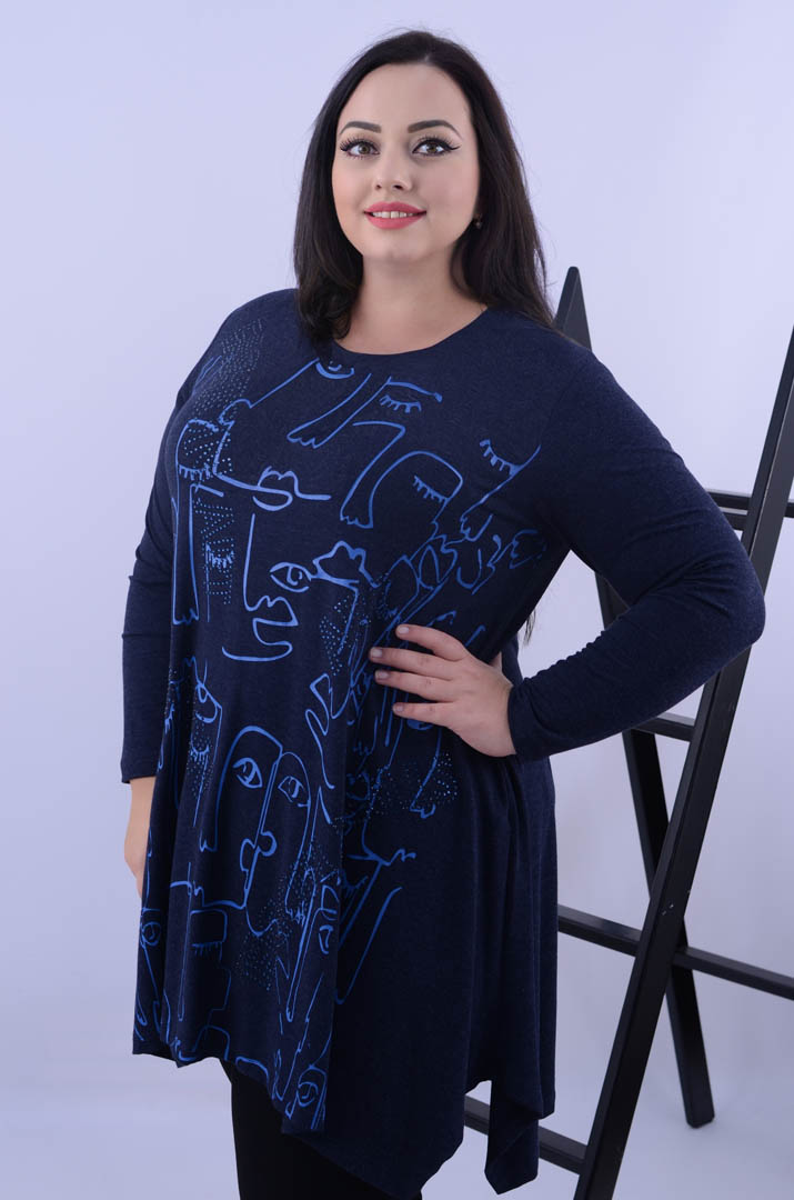 Туніка трапеція зі стразами та принтом супер батал