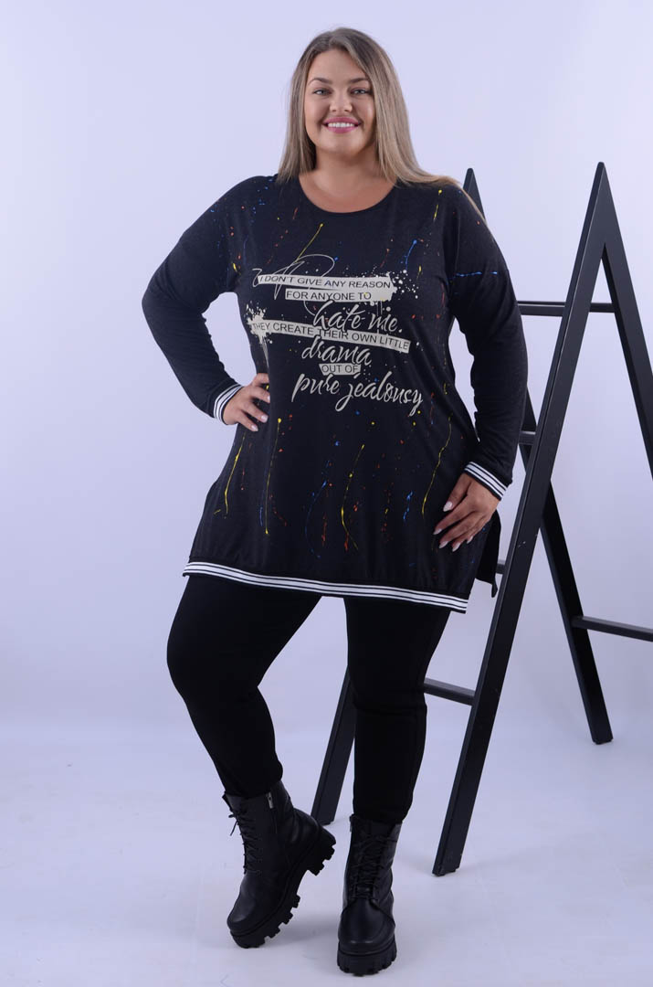 Туніка трапеція з кольоровим принтом і написом батал