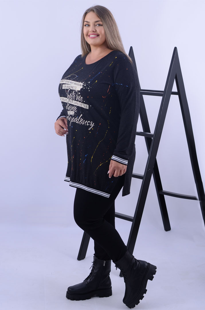Туніка трапеція з кольоровим принтом і написом батал