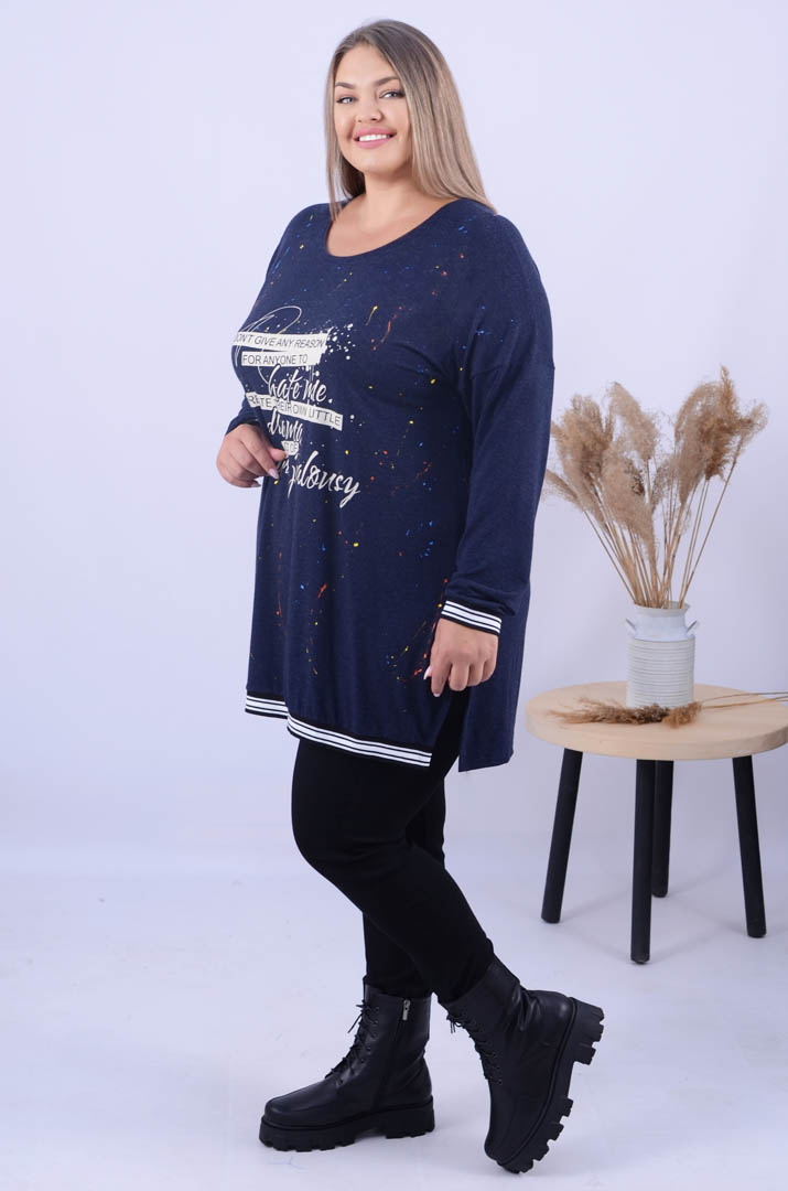 Туніка трапеція з кольоровим принтом і написом батал