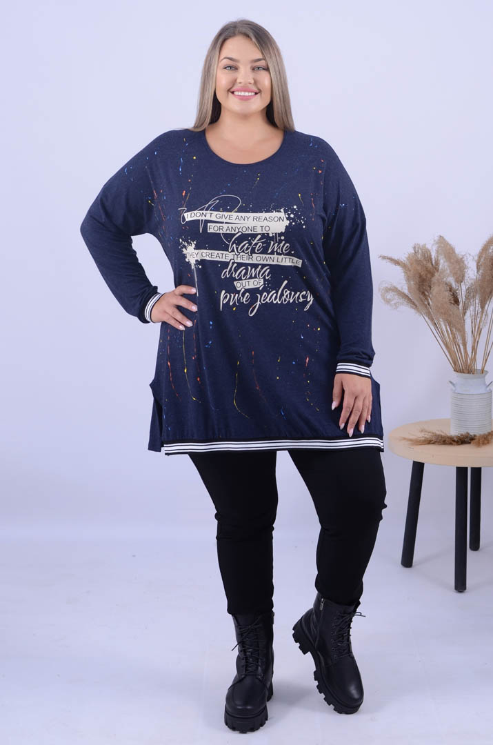 Туніка трапеція з кольоровим принтом і написом батал