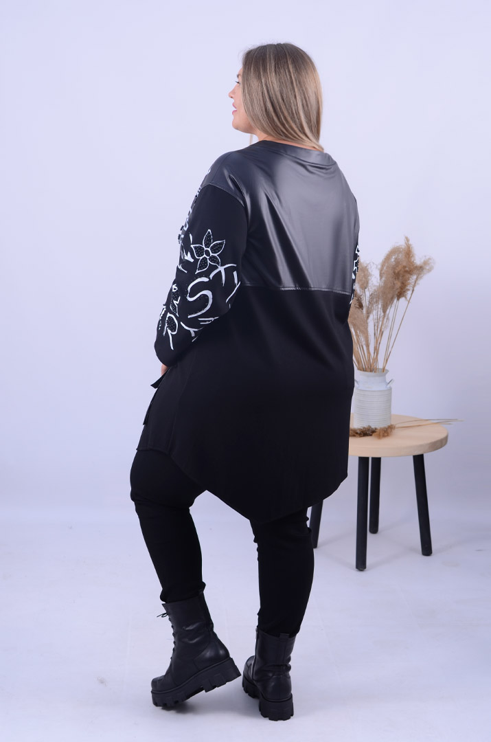 Удлиненная туника трапеция со стильным декором супер батал