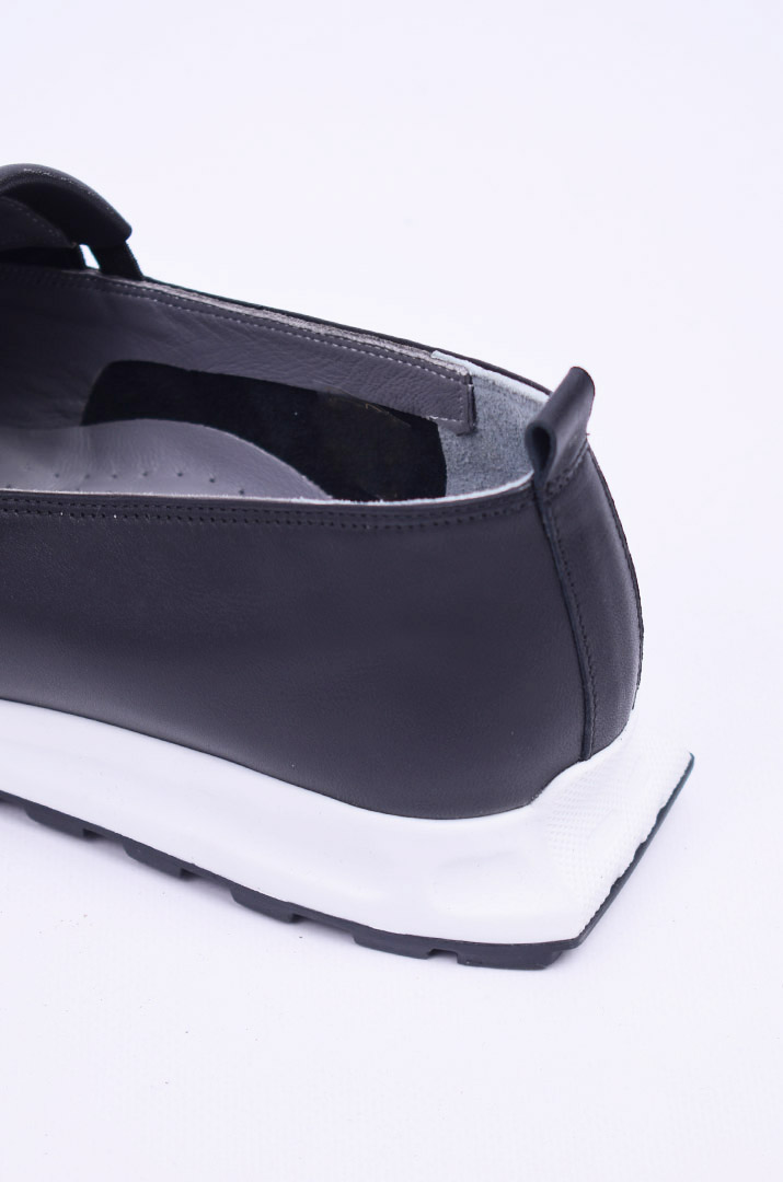 Зручні шкіряні туфлі великих розмірів