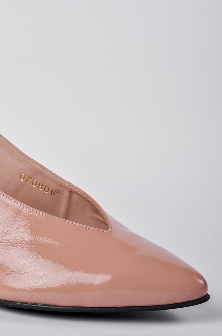 Лаковые туфли с открытой пяткой на каблуке пудрового цвета больших размеров