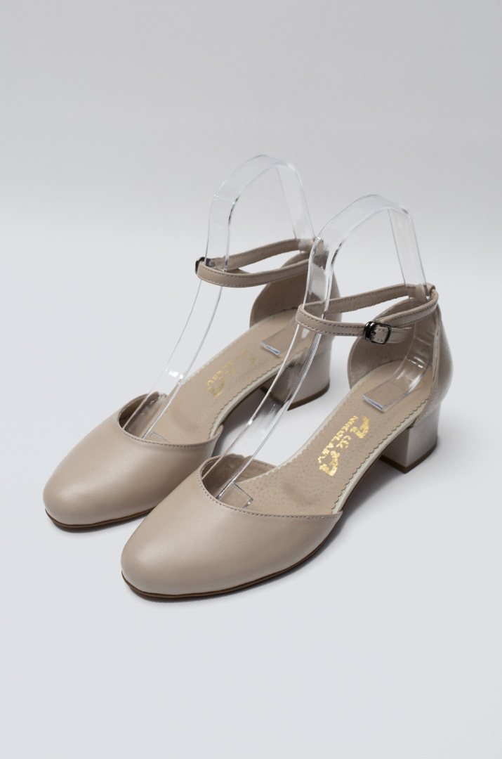 Бежеві шкіряні туфлі на комфортних підборах великих розмірів