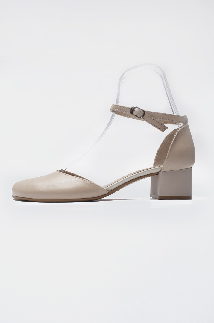 Бежеві шкіряні туфлі на комфортних підборах великих розмірів