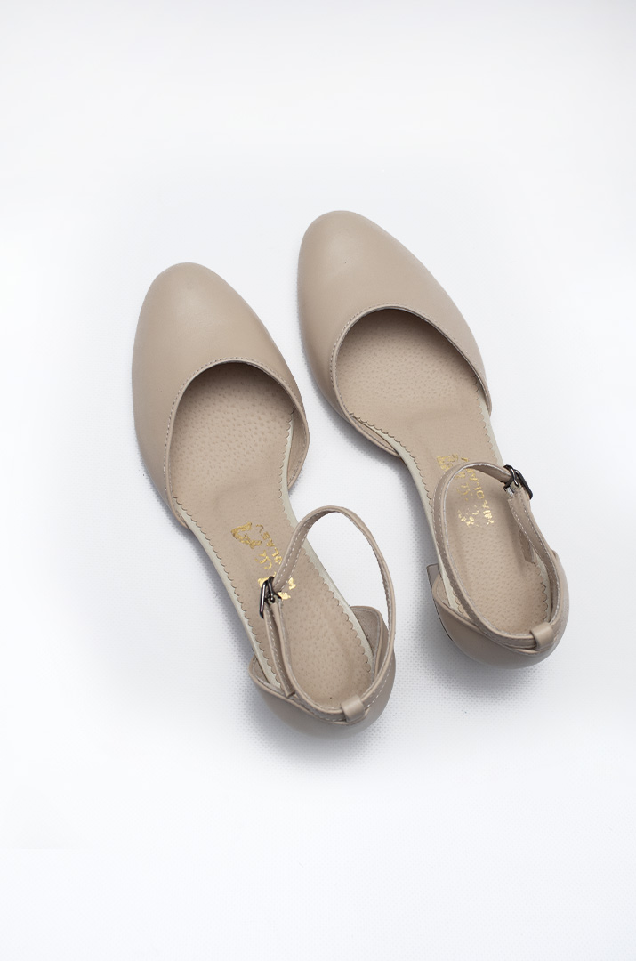 Бежеві шкіряні туфлі на комфортних підборах великих розмірів