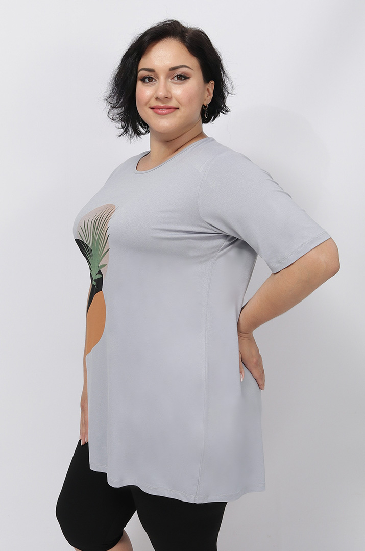 Трикотажная туника с принтом в белом и сером цветах супер батал