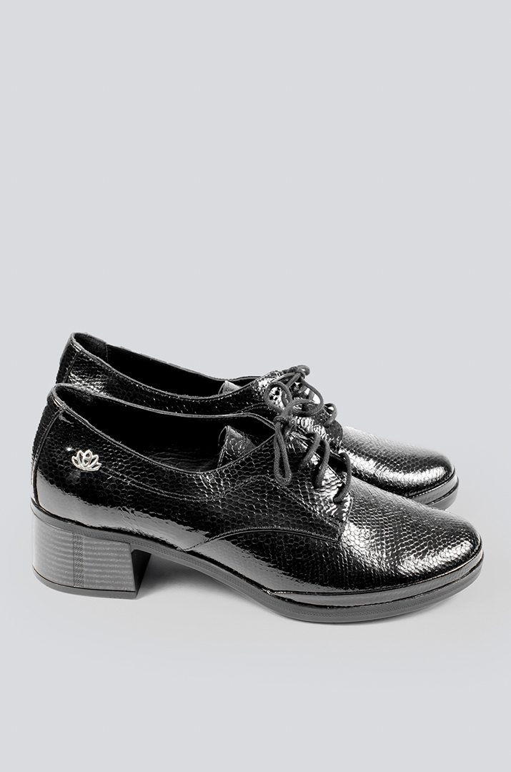 Туфли на каблуке со шнурками больших размеров