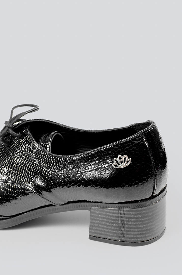 Туфли на каблуке со шнурками больших размеров