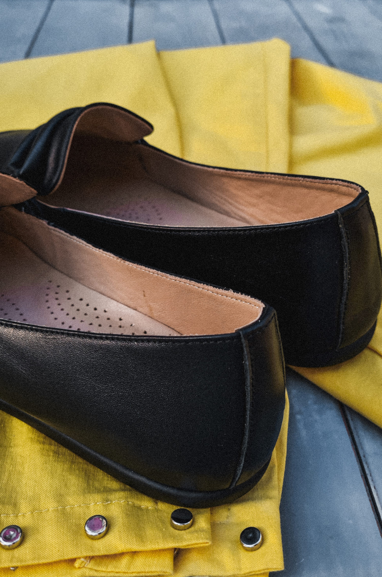 Лофери чорні натуральна шкіра з лаконічною прикрасою великих розмірів