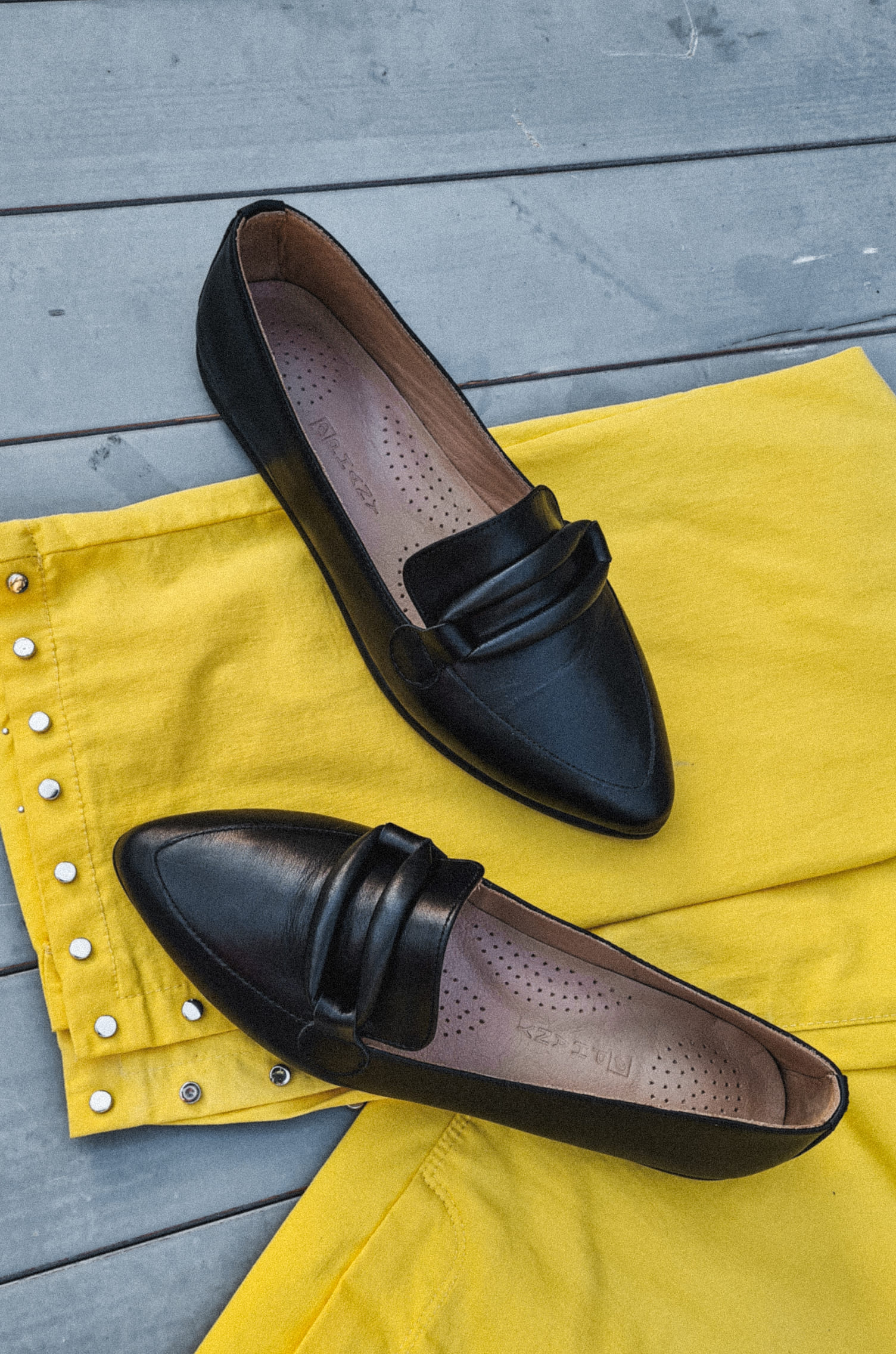 Лофери чорні натуральна шкіра з лаконічною прикрасою великих розмірів