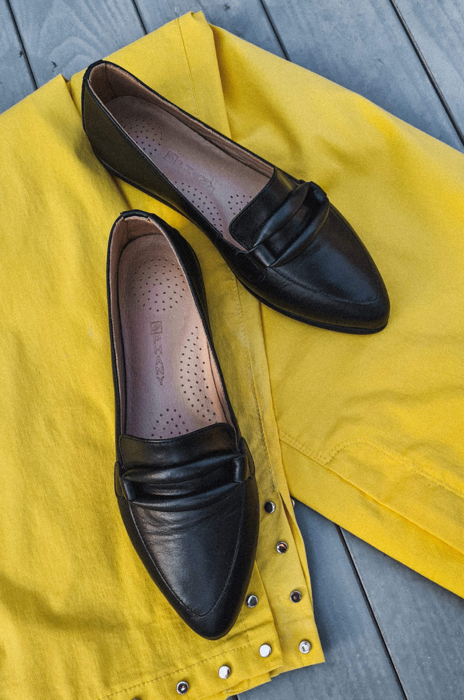 Лофери чорні натуральна шкіра з лаконічною прикрасою великих розмірів