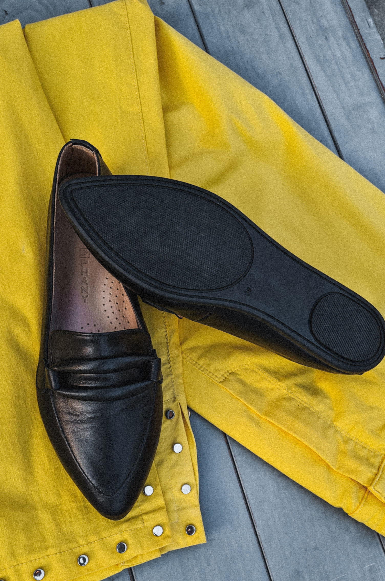 Лофери чорні натуральна шкіра з лаконічною прикрасою великих розмірів