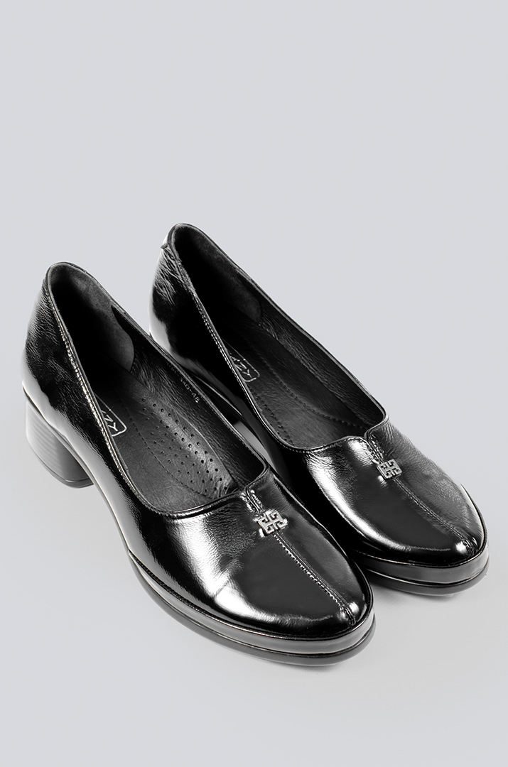 Туфлі чорні лакові на підборах великих розмірів